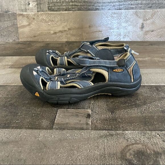 Keen sandals youth size 3 blue - Picture 2 of 4